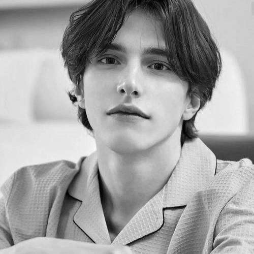 欧美高级感黑白头像