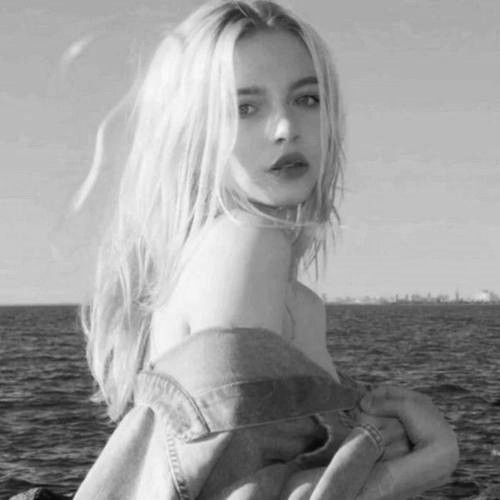 欧美高级感黑白头像