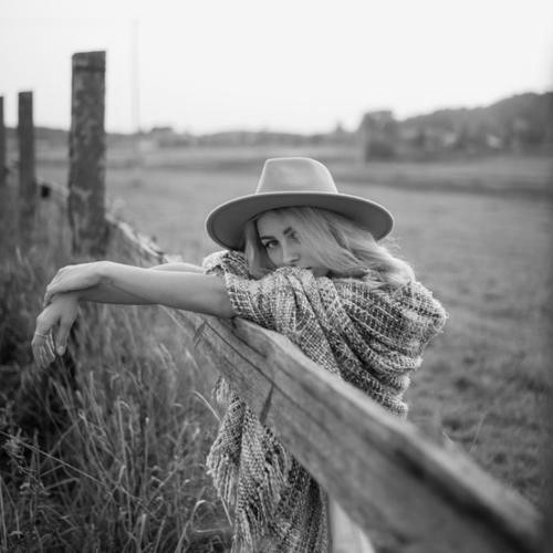 欧美高级感黑白头像