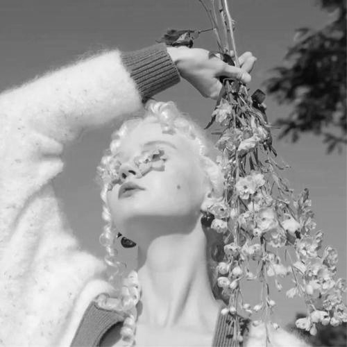 欧美高级感黑白头像