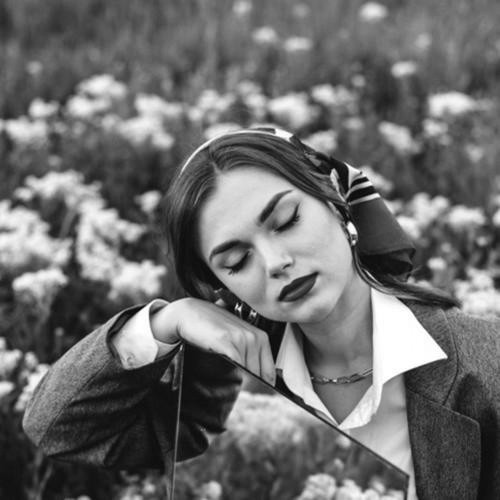 欧美高级感黑白头像