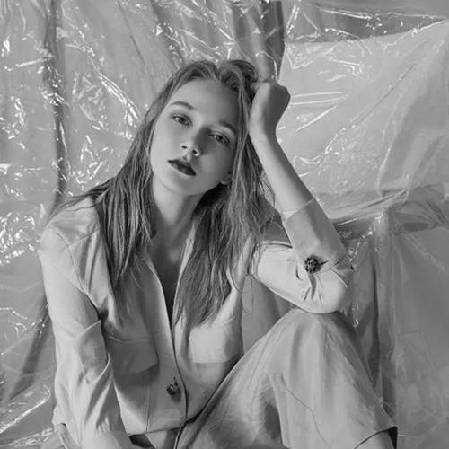 欧美高级感黑白头像