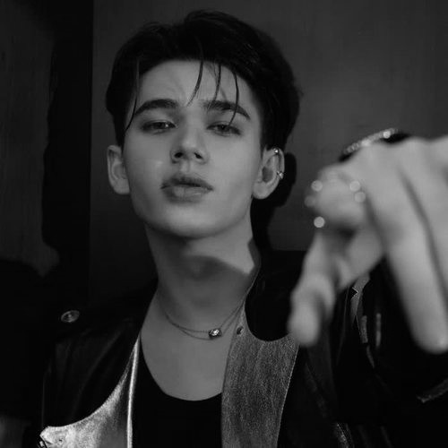 欧美高级感黑白头像