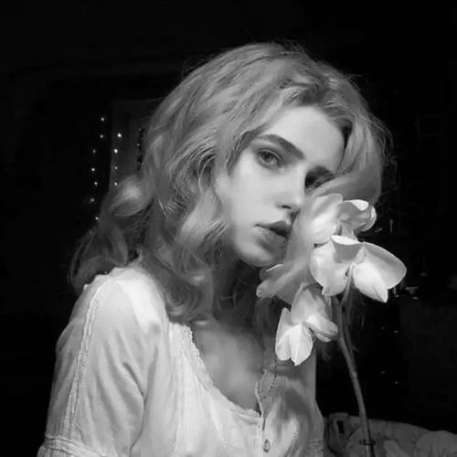 欧美高级感黑白头像