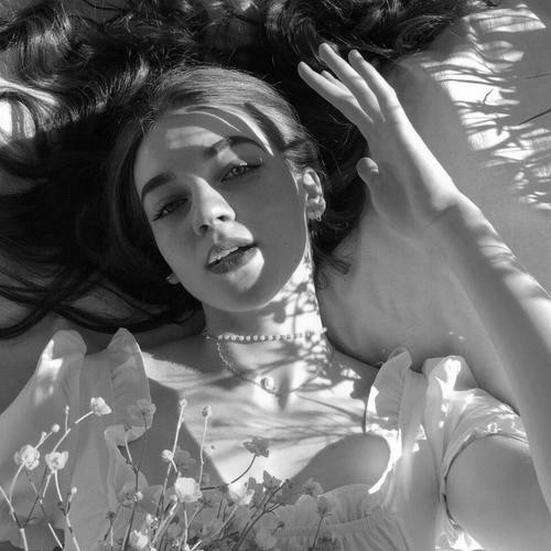 欧美高级感黑白头像