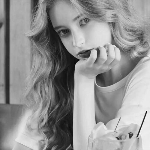 欧美高级感黑白头像