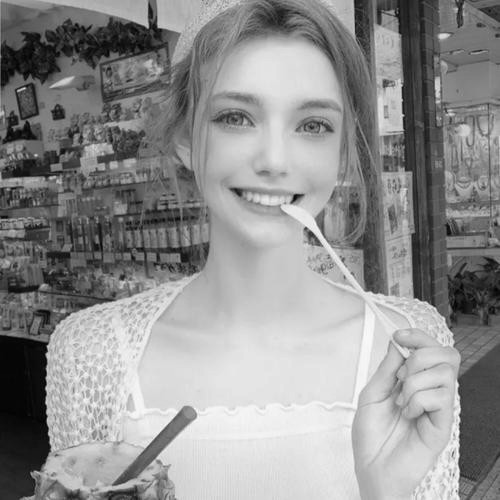 欧美高级感黑白头像