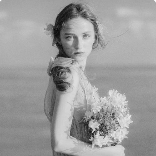 欧美高级感黑白头像