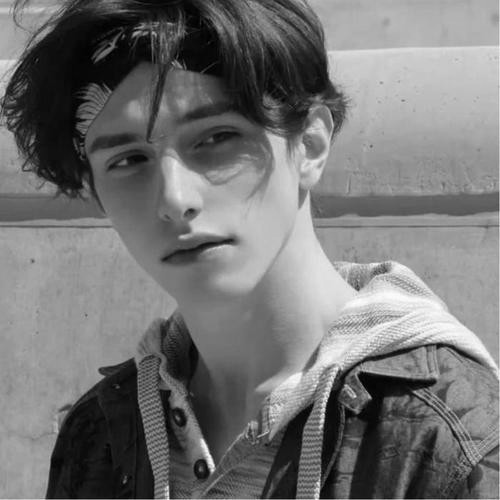 欧美高级感黑白头像