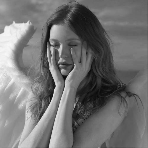 欧美高级感黑白头像