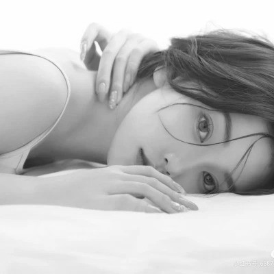 黑白头像女气质干净高清图片