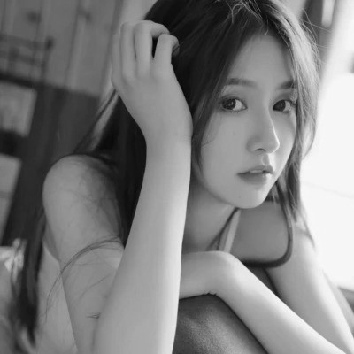 黑白头像女气质干净高清图片