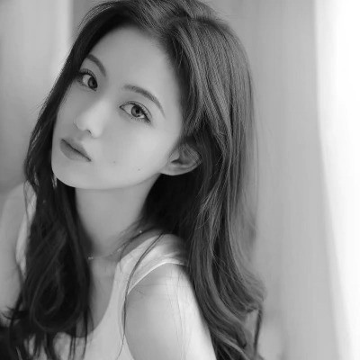 黑白头像女气质干净高清图片