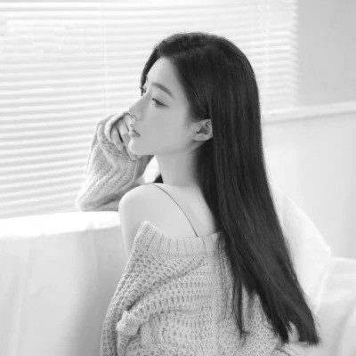 黑白头像女气质干净高清图片