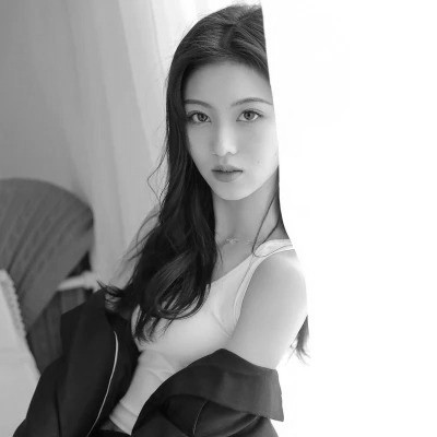 黑白头像女气质干净高清图片