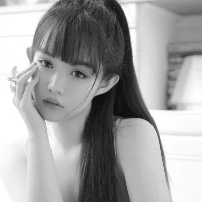 黑白头像女气质干净高清图片