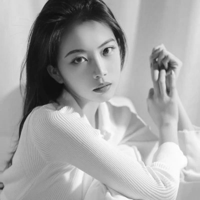 黑白头像女气质干净高清图片