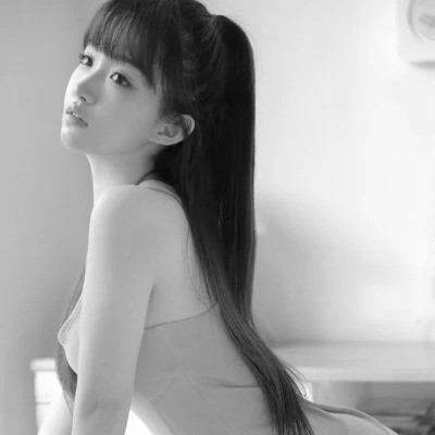 黑白头像女气质干净高清图片
