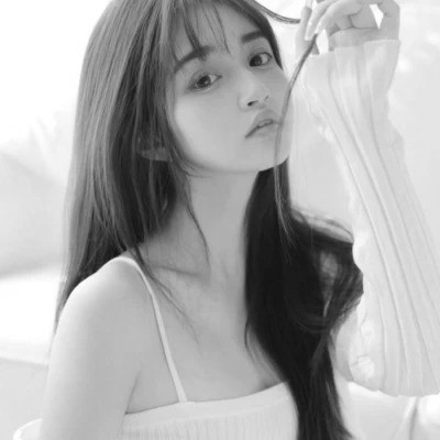 黑白头像女气质干净高清图片
