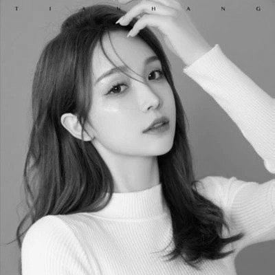 黑白头像女气质干净高清图片