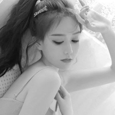 黑白头像女气质干净高清图片