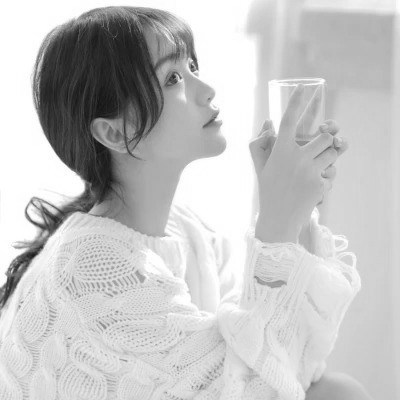 黑白头像女气质干净高清图片