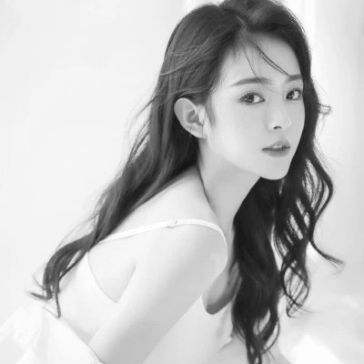 黑白头像女气质干净高清图片