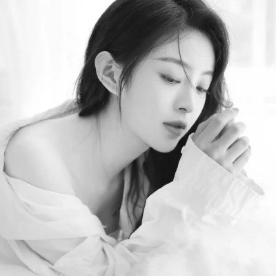 黑白头像女气质干净高清图片