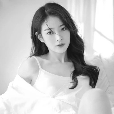 黑白头像女气质干净高清图片