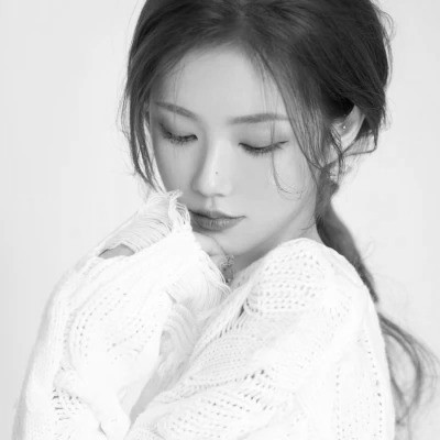 黑白头像女气质干净高清图片