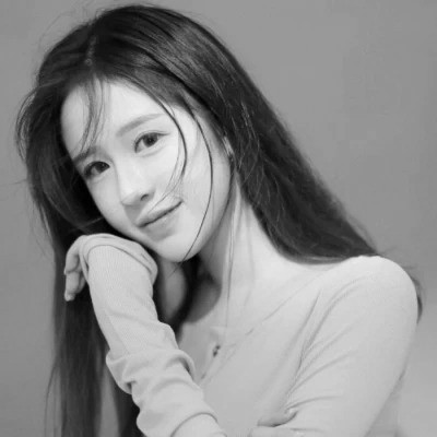 黑白头像女气质干净高清图片
