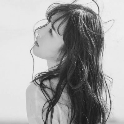 黑白头像女气质干净高清图片
