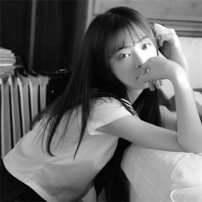 黑白头像女气质干净高清图片