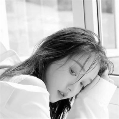 黑白头像女气质干净高清图片