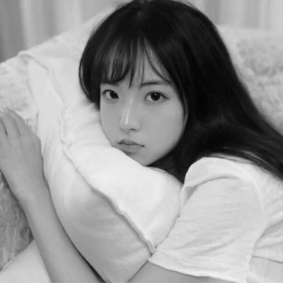 黑白头像女气质干净高清图片