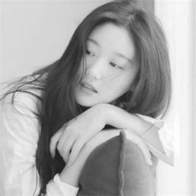 黑白头像女气质干净高清图片