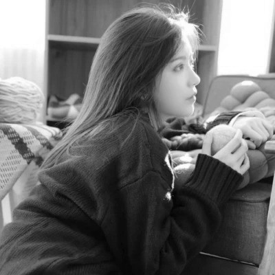 美女黑白系女生头像图片