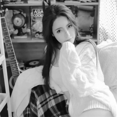 美女黑白系女生头像图片