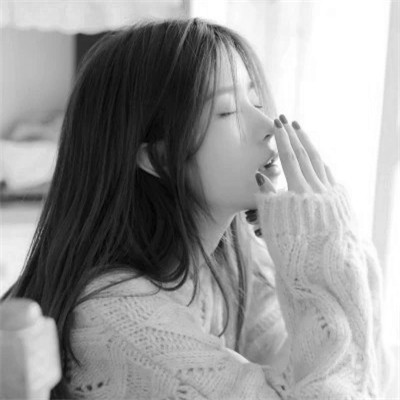 美女黑白系女生头像图片