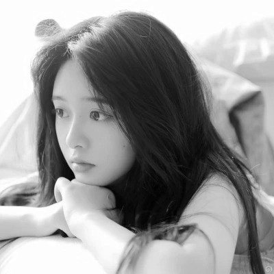 美女黑白系女生头像图片