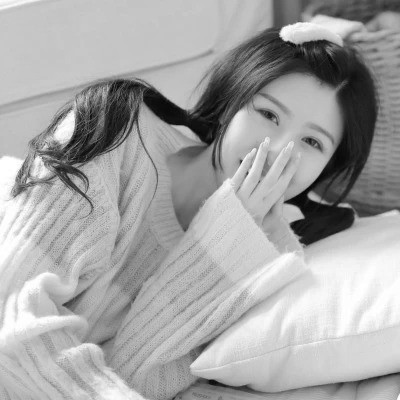 美女黑白系女生头像图片