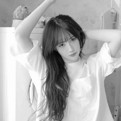 美女黑白系女生头像图片