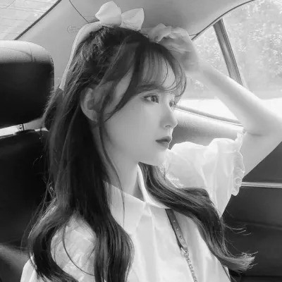 美女黑白系女生头像图片