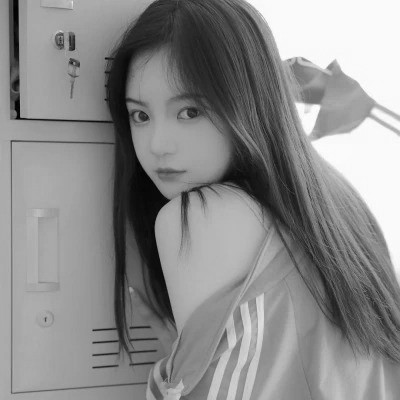 美女黑白系女生头像图片