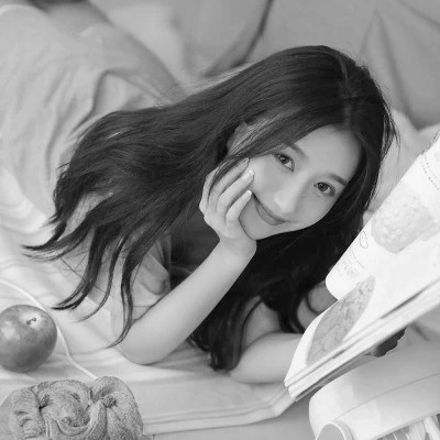 美女黑白系女生头像图片