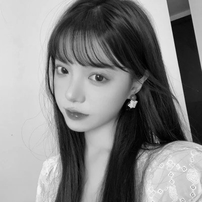 美女黑白系女生头像图片