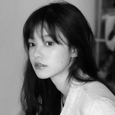 美女黑白系女生头像图片