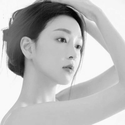 美女黑白系女生头像图片