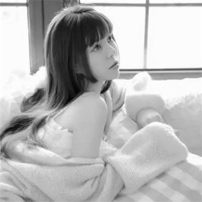 美女黑白系女生头像图片