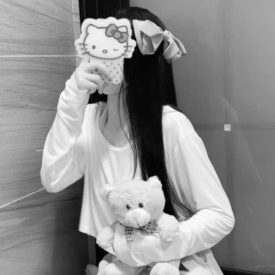 美女黑白系女生头像图片